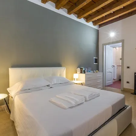 Palazzo Cavalli Pasquini Apartment *