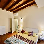 Palazzo Cavalli Pasquini Apartamento *