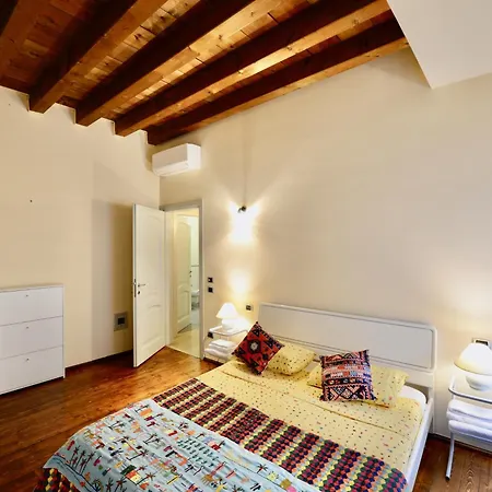 Palazzo Cavalli Pasquini Apartamento *