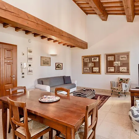 Palazzo Cavalli Pasquini Διαμέρισμα *
